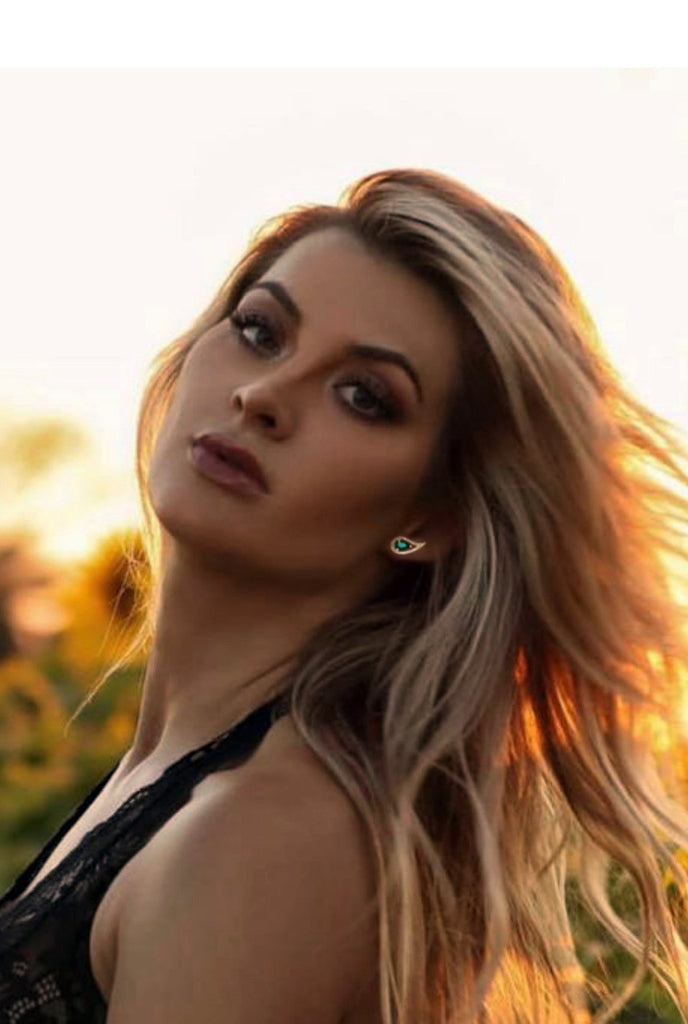 Arete de esmeralda en forma de lágrima con diamantes de 14 quilates ME3547E