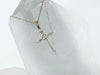 Pingente de cruz de diamante elegante em ouro 14K MN43550