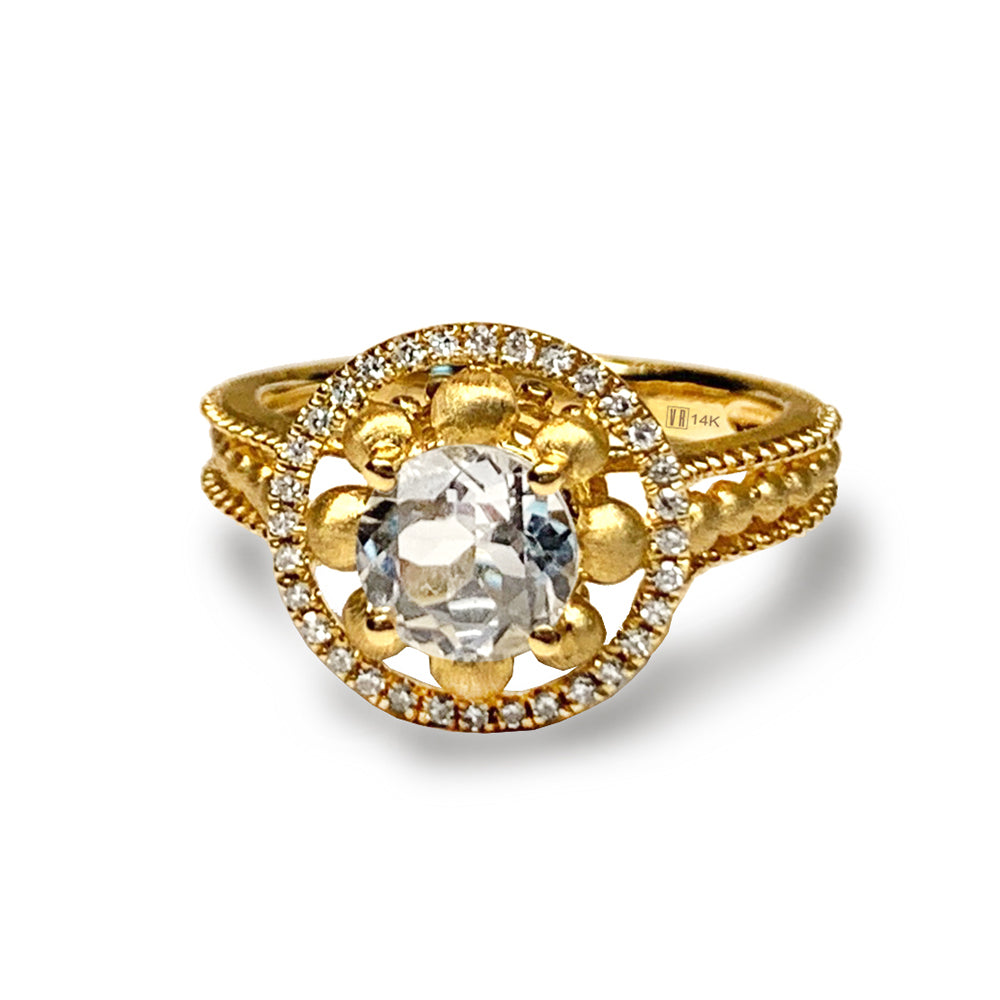 Anillo de compromiso de topacio blanco con diamantes en oro mate de 14k y cuentas MR45174