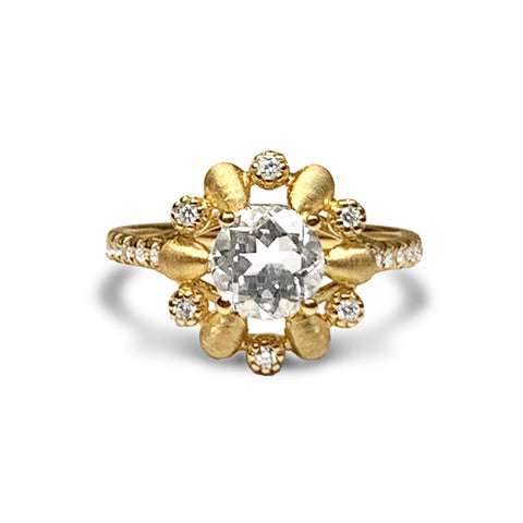 Anillo de compromiso de moda con topacio blanco y diamante en oro de 14k MR45629A