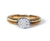 Anillo apilable de alianza de boda con diamantes en oro cepillado de 14K SR45184