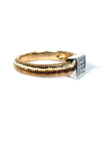 Aliança de diamante em ouro escovado 14K e anel de pilha SR45184